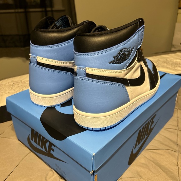 Size 11 - Jordan 1 Retro OG High UNC Toe - Picture 3 of 9